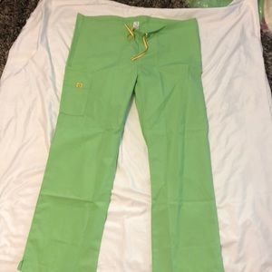 Men’s  wonder wink scrubs size large NWT